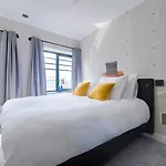 Freshly Renovated W Kitchen And Bathroom