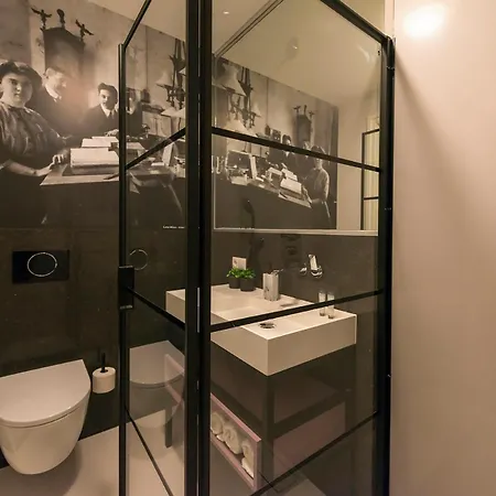 Newly Renovated Apartment, Shower And Fast Wifi * ティルブルグ