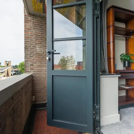 Freshly Renovated W Kitchen And Bathroom 아파트 튈뷔르흐