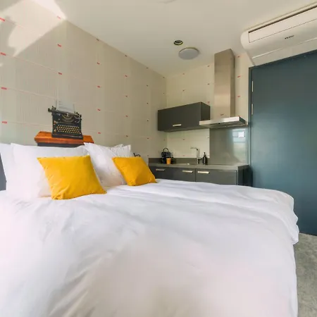 Freshly Renovated W Kitchen And Bathroom アパート