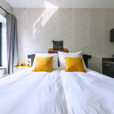 Daire Freshly Renovated W Kitchen And Bathroom