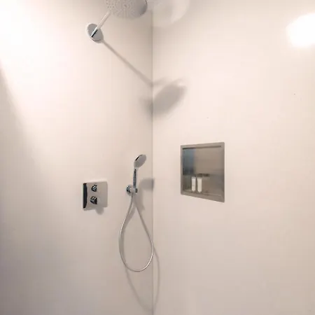 Freshly Renovated W Kitchen And Bathroom Daire Tilburg