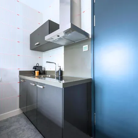 Freshly Renovated W Kitchen And Bathroom * Tilburg