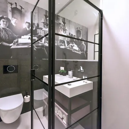 Freshly Renovated W Kitchen And Bathroom Daire