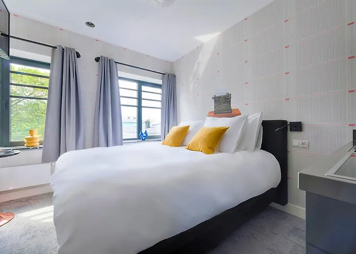 Freshly Renovated W Kitchen And Bathroom