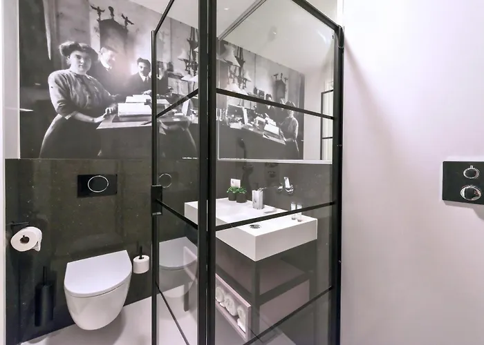 Freshly Renovated W Kitchen And Bathroom Apartment