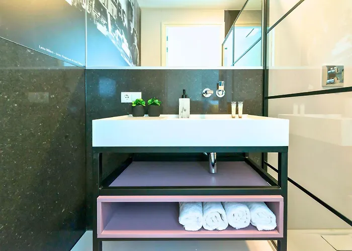 Freshly Renovated W Kitchen And Bathroom * Tilburg