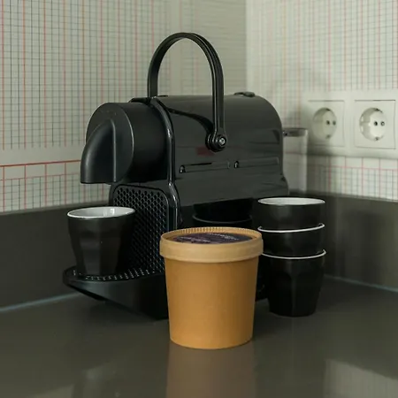 Lejlighed Freshly Renovated W Kitchen And Bathroom