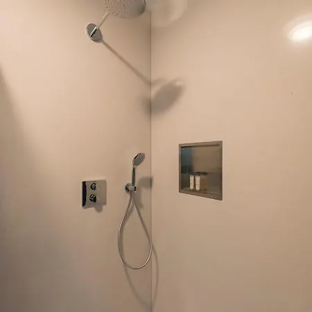 Daire Newly Renovated Apartment, Shower And Fast Wifi Tilburg