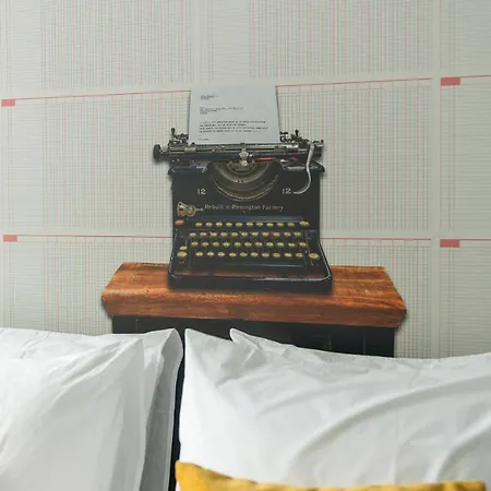 Freshly Renovated W Kitchen And Bathroom Tilburg