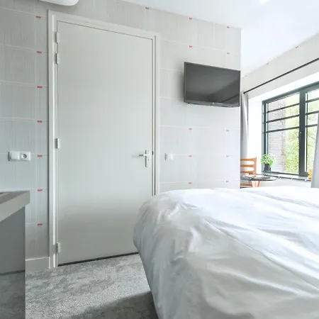 Freshly Renovated W Kitchen And Bathroom Lejlighed