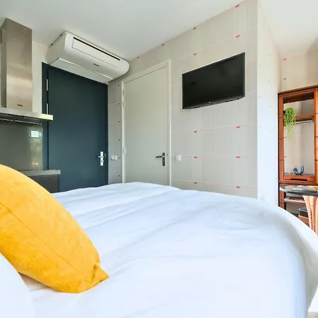 Freshly Renovated W Kitchen And Bathroom Lejlighed *